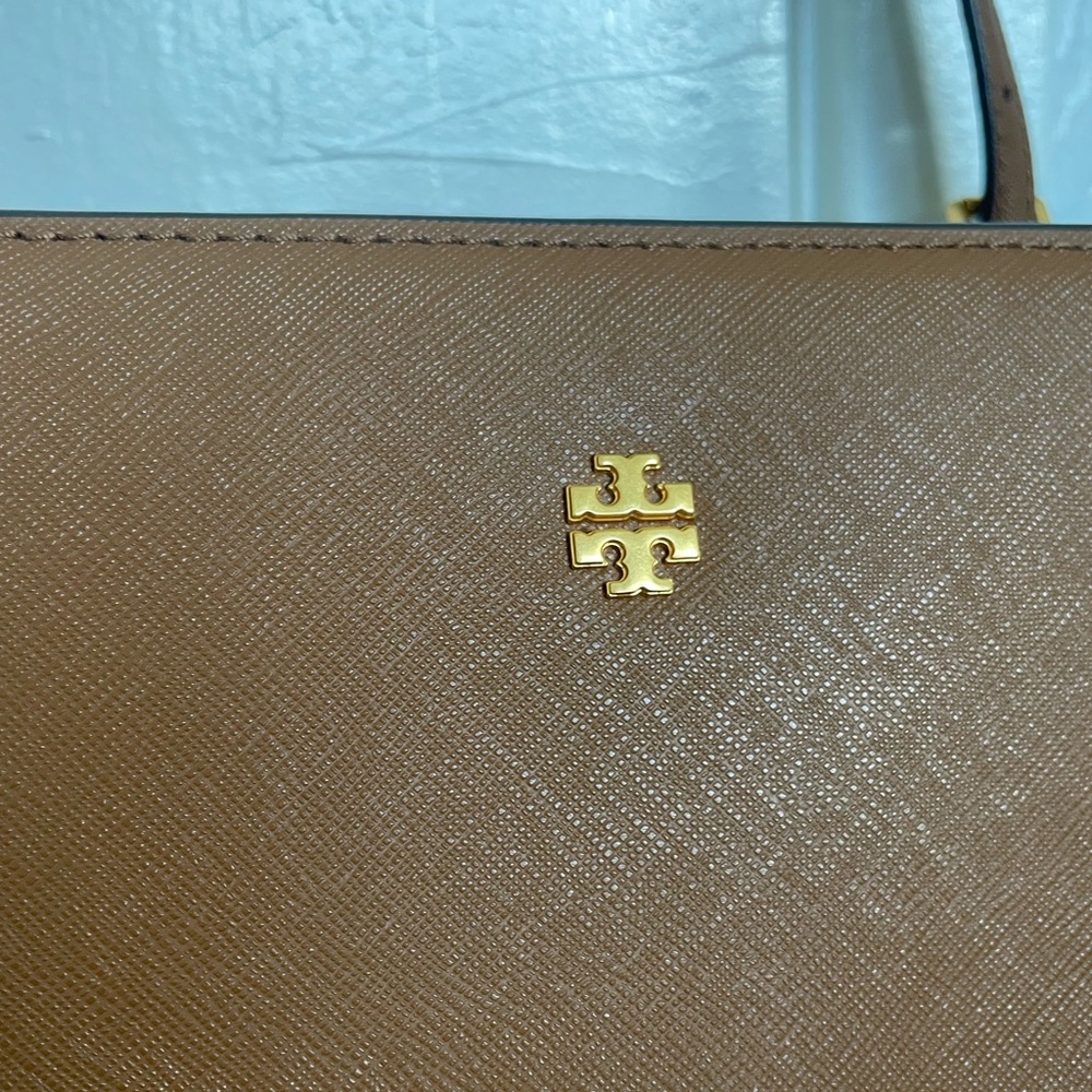 Tory Burch Tan Robinson Leather Tote with Gold Logo - Picture 8 of 8